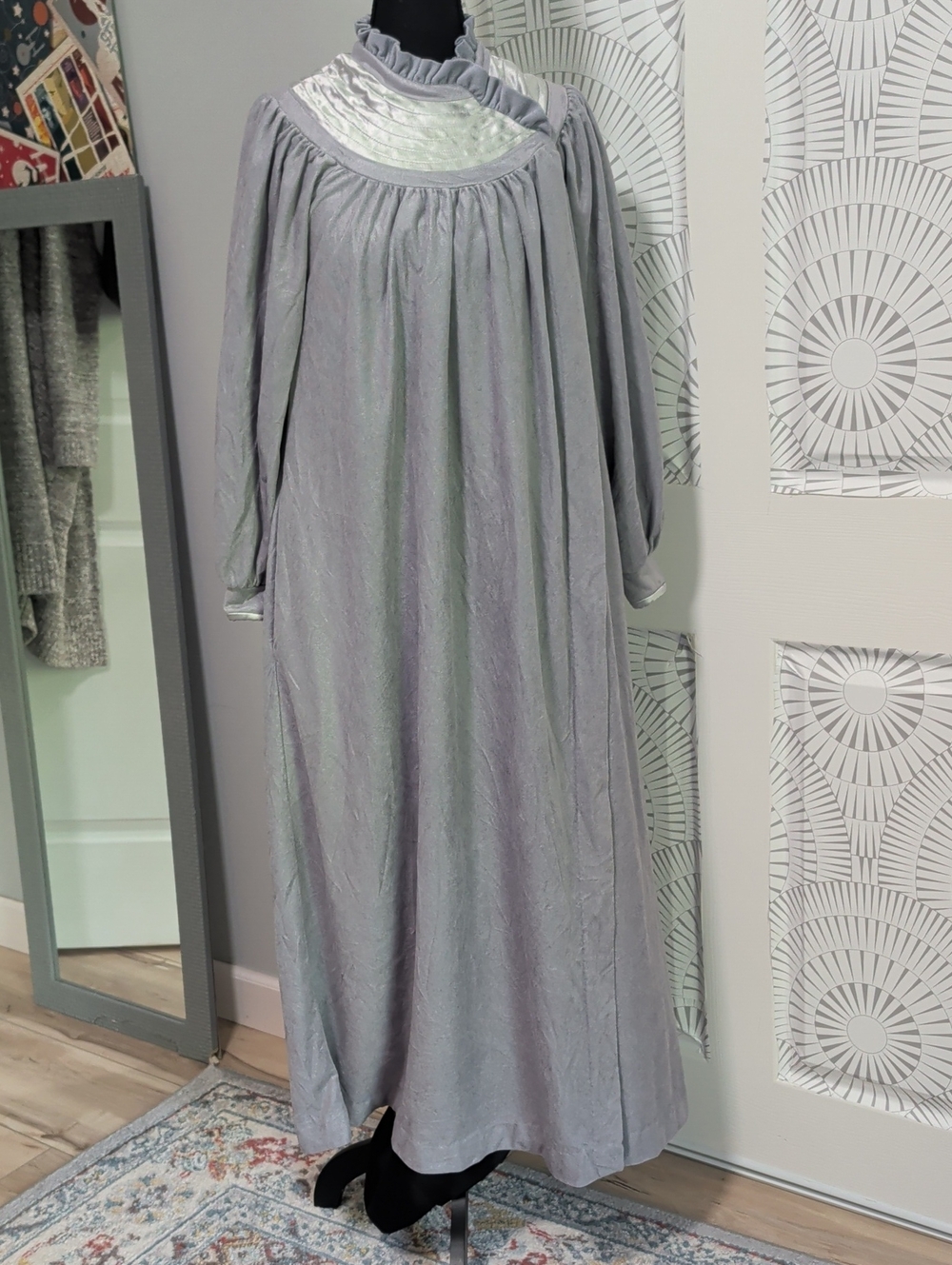Vintage Unique Gilligan & O'Malley Purple-Gray Long Robe With Pockets